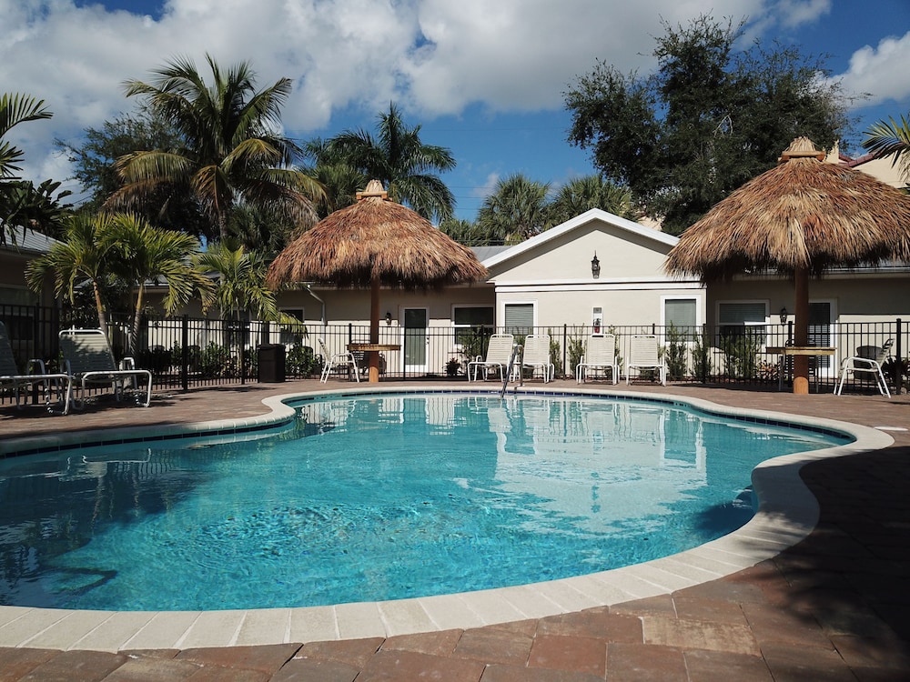 twin palms at siesta