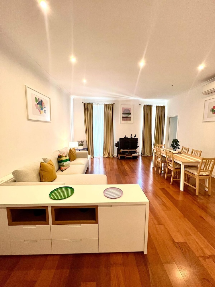 EXECUTIVE, APARTMENT, CITY VIEW