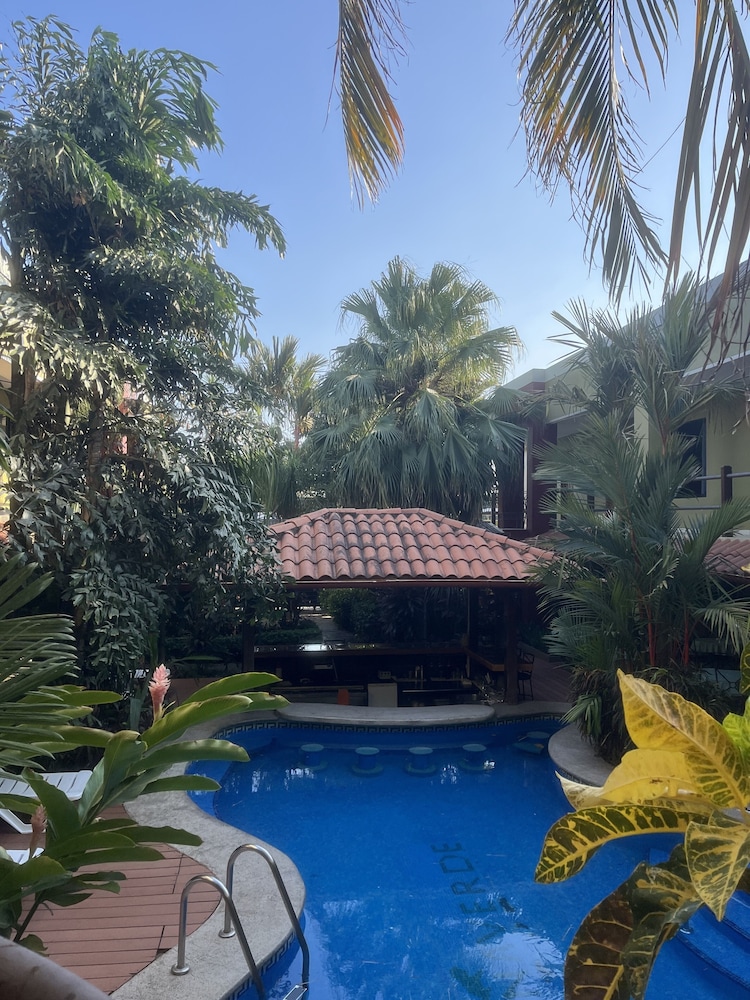 Hotel Iguana Verde 31/34