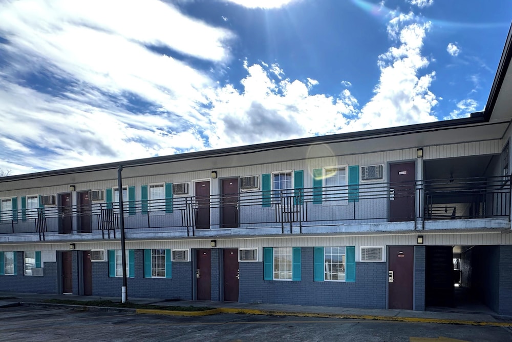 OYO Briarwood Motel 4/49