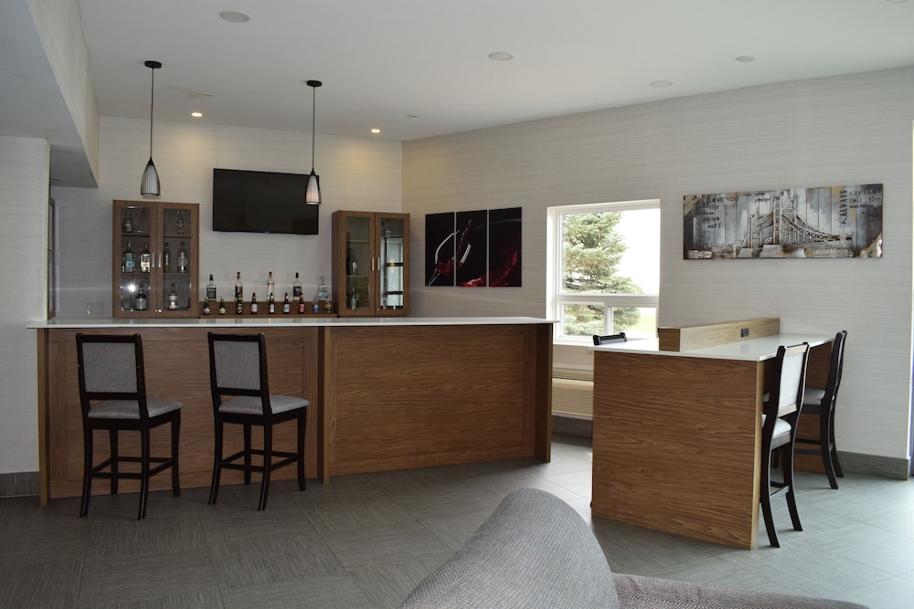 Days Inn By Wyndham Kingston 12/16