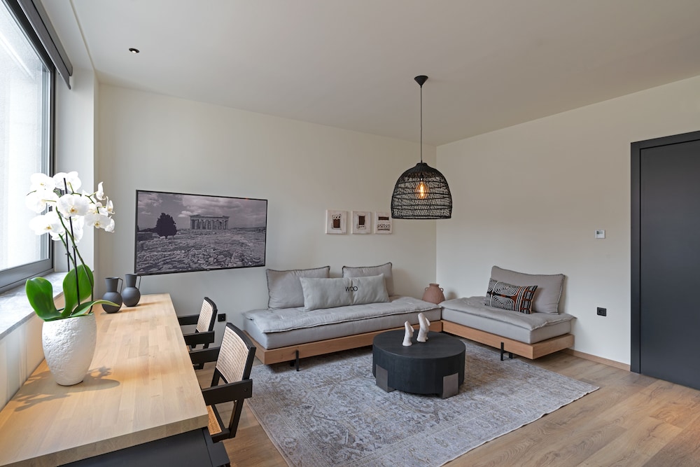 Woo Suites 45/62