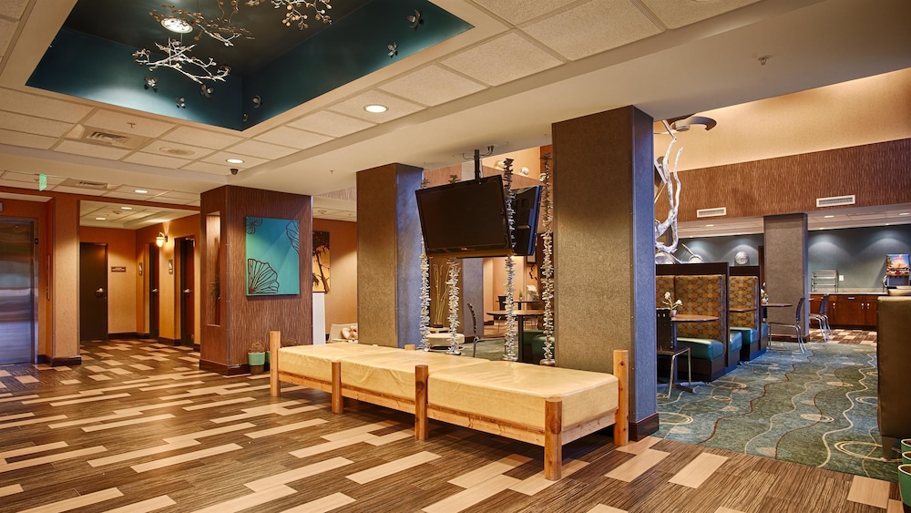 Best Western Plus Chain of Lakes Inn & Suites 7/32