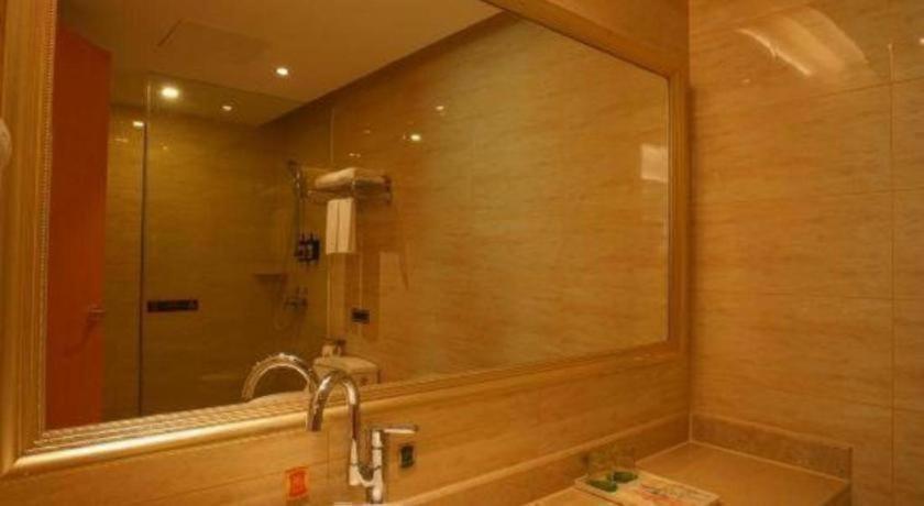 Vienna Hotel (Huizhoushi Lilin North Station) 37/58