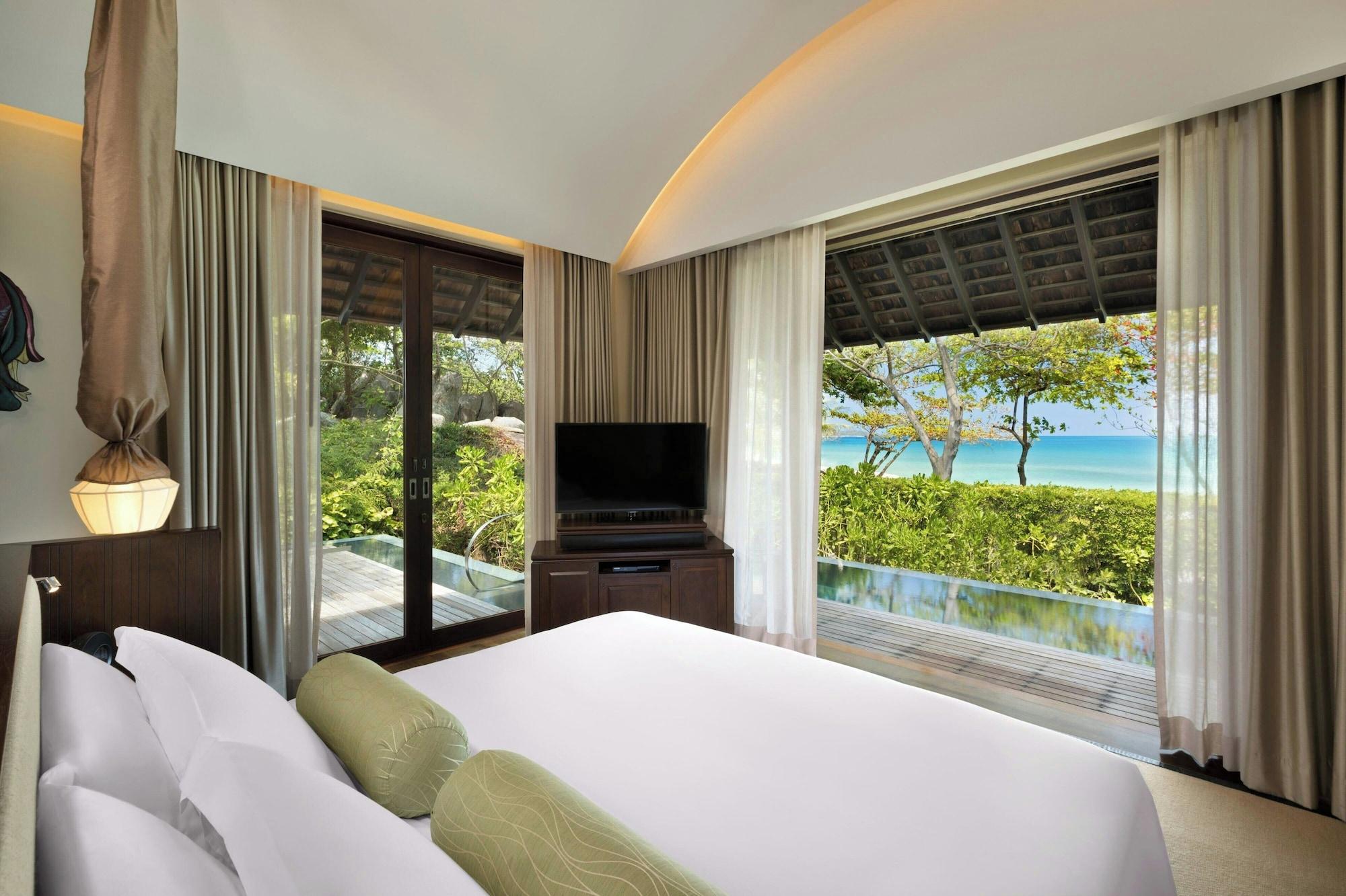 Tropical, Villa, King Bed, Beach Front