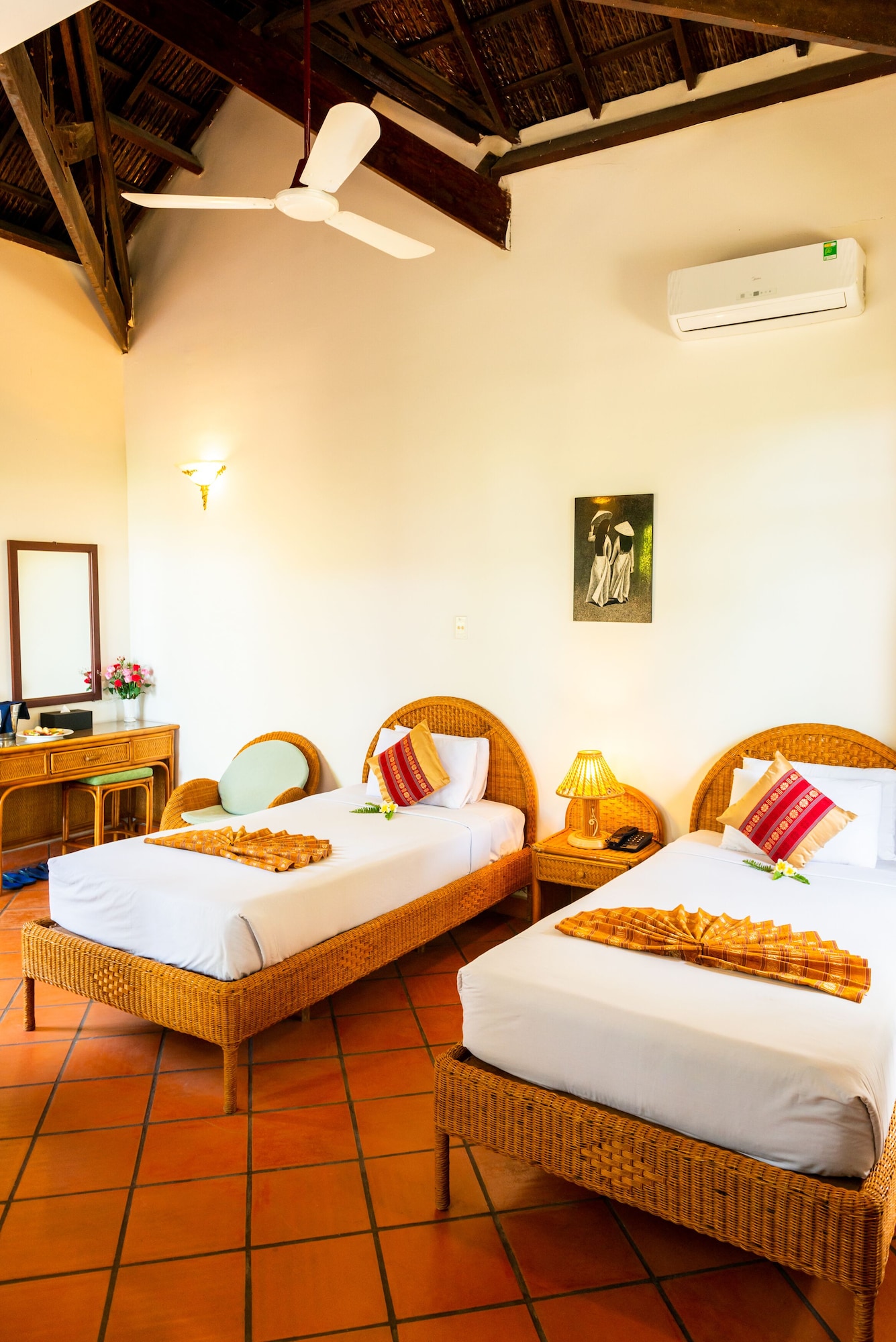 BUNGALOW, TWIN BEDS, GARDEN VIEW