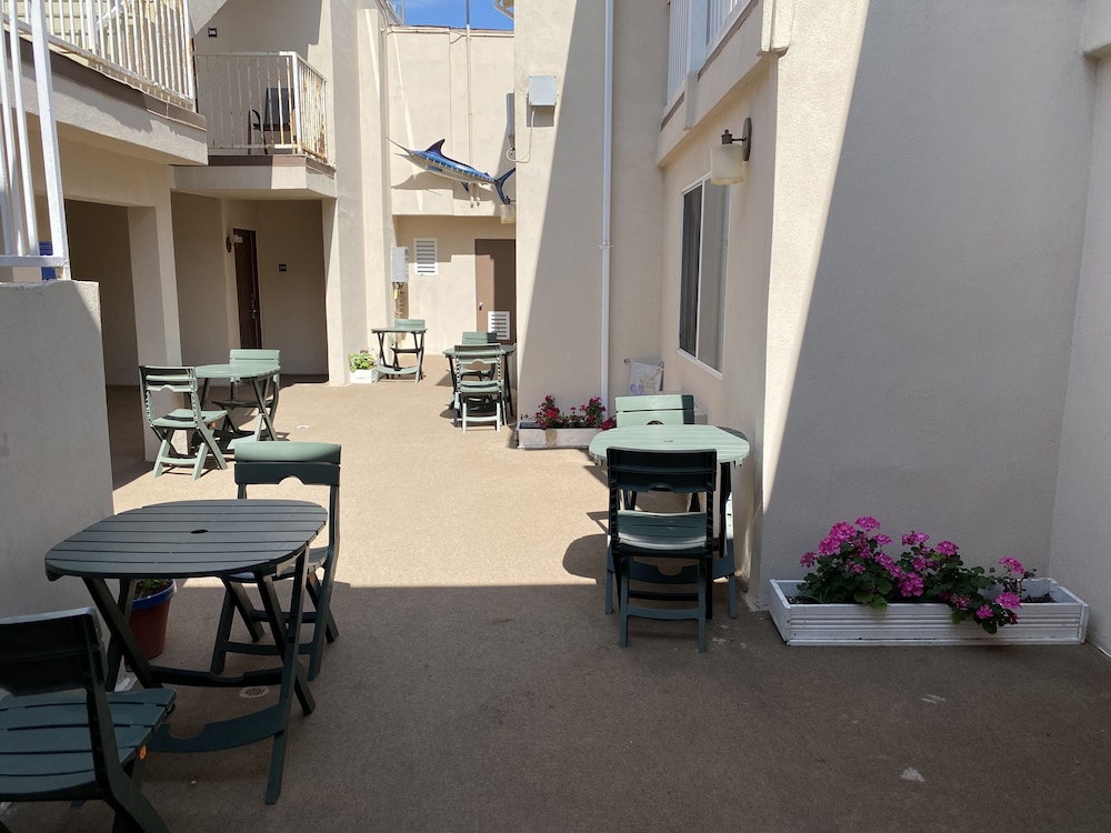 Ocean Surf Inn & Suites 47/73