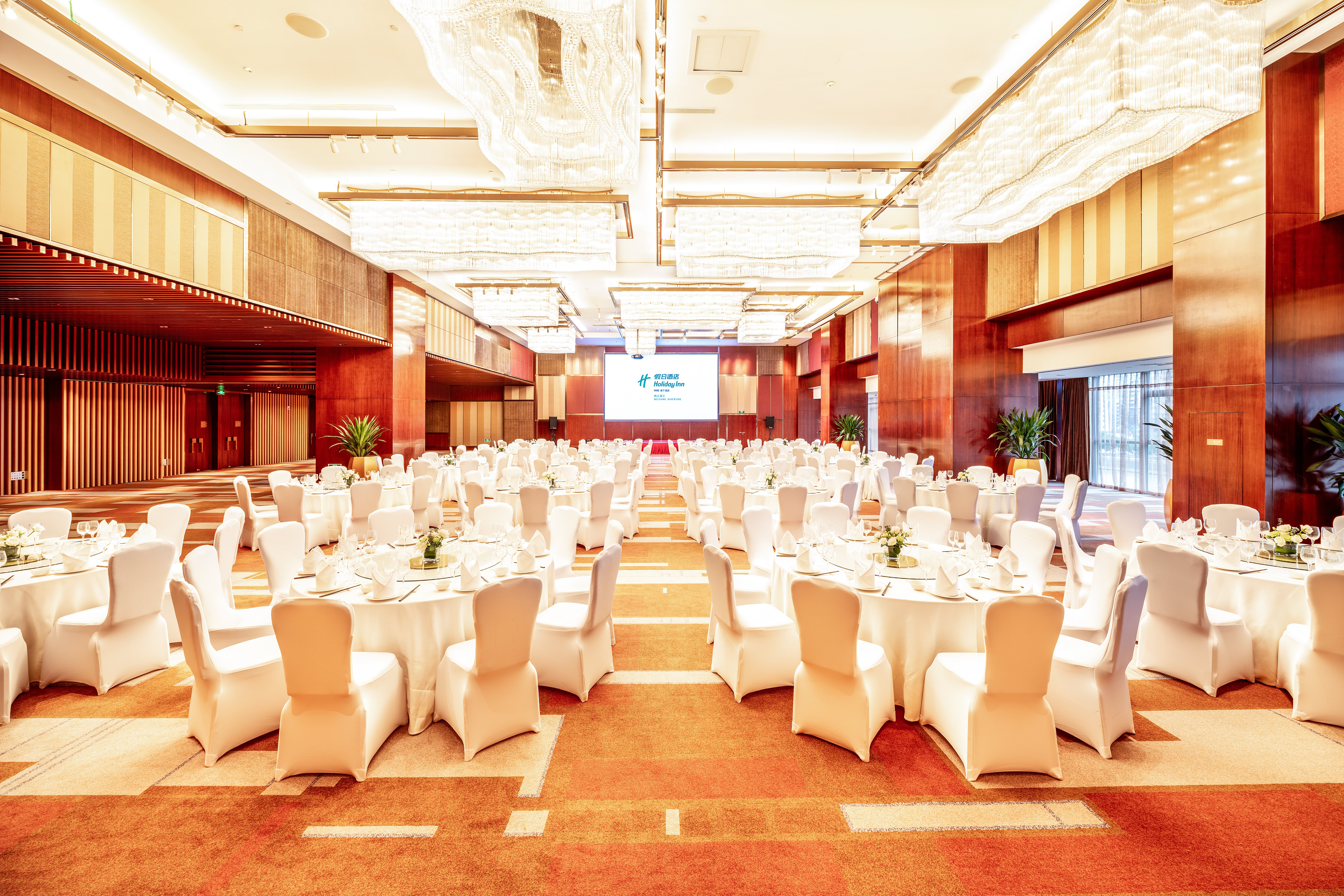 Holiday Inn Neijiang Riverside 59/81