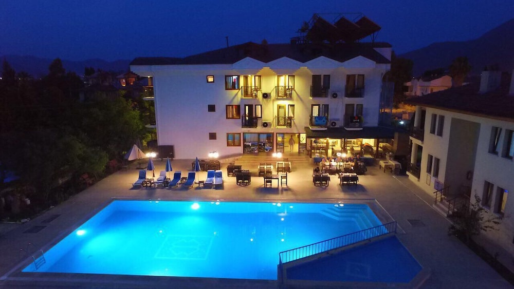 Kilim Hotel 8/71