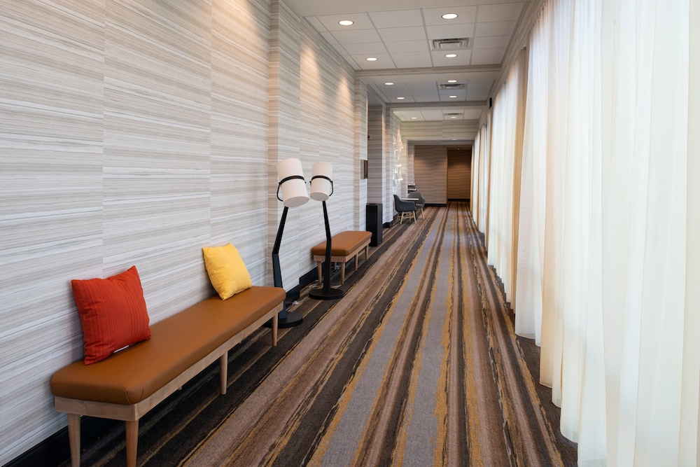 Holiday Inn Suites Idaho Falls 37/75
