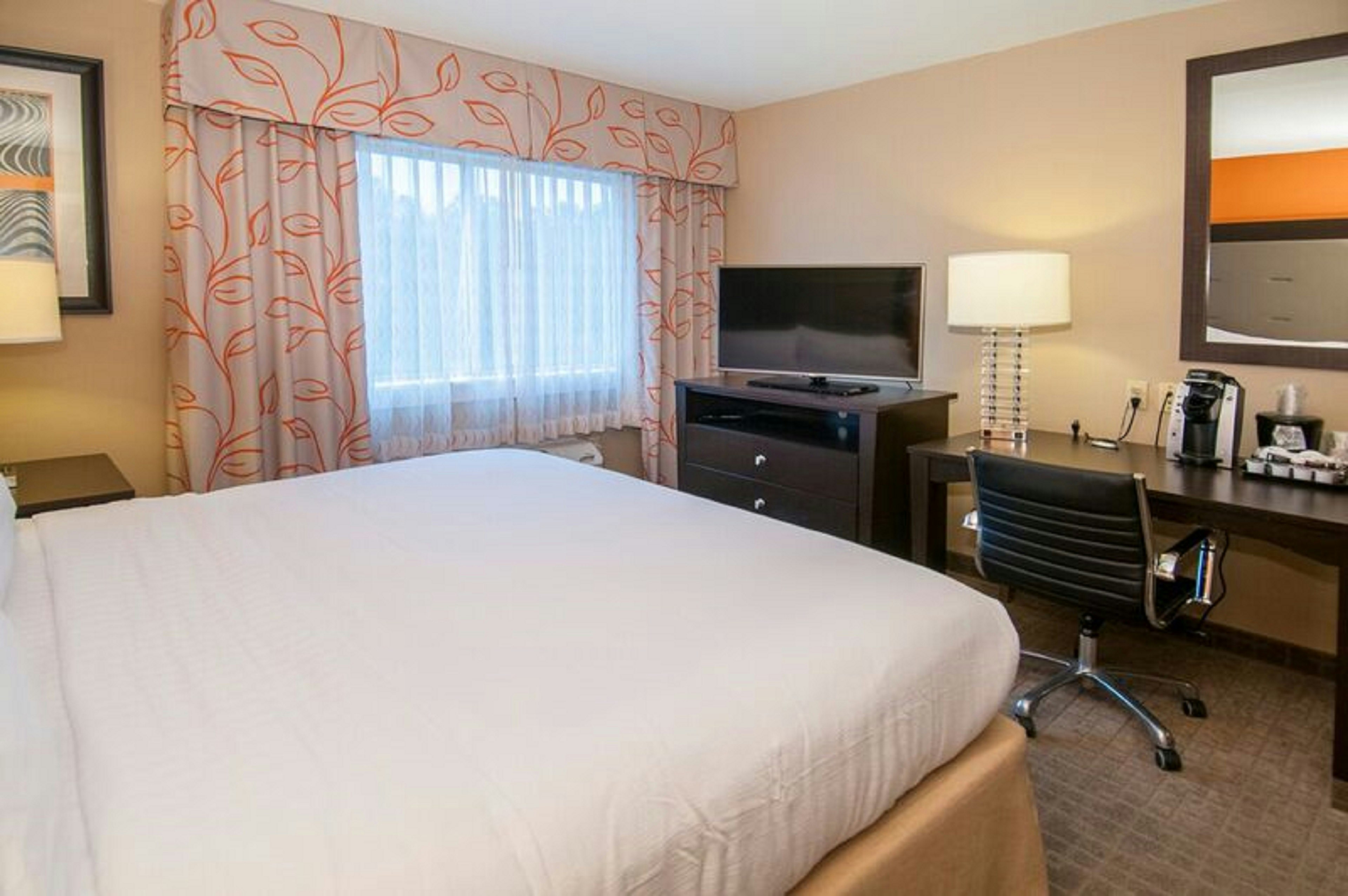 Holiday Inn Hotel Suites Slidell 24/79