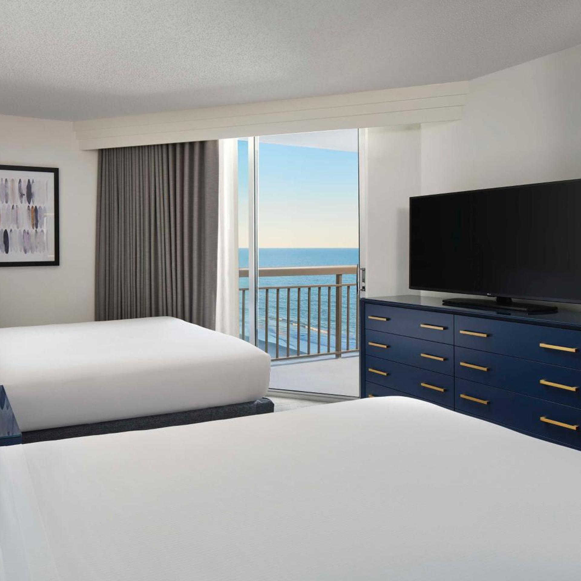 جناح ركني بسرير كوين بإطلالة جزئية على البحر، Embassy Suites By Hilton Myrtle Beach Oceanfront Resort 4/5