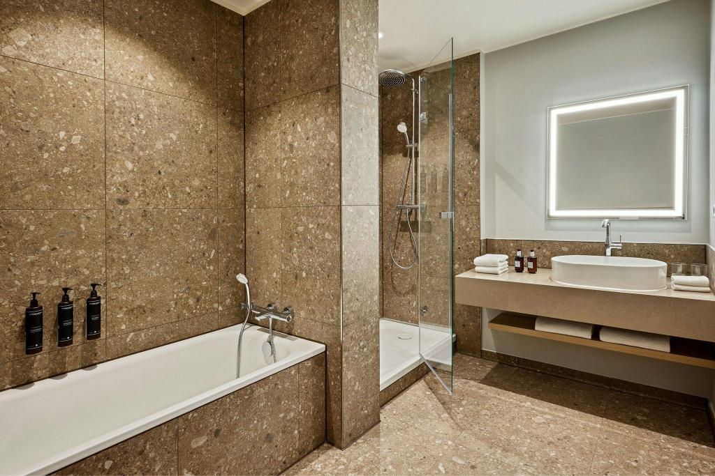 شقة عائلية بسرير كينج بشرفة بغرفة نوم واحدة مع أريكة بمطبخ، Residence Inn by Marriott Munich Central 5/5