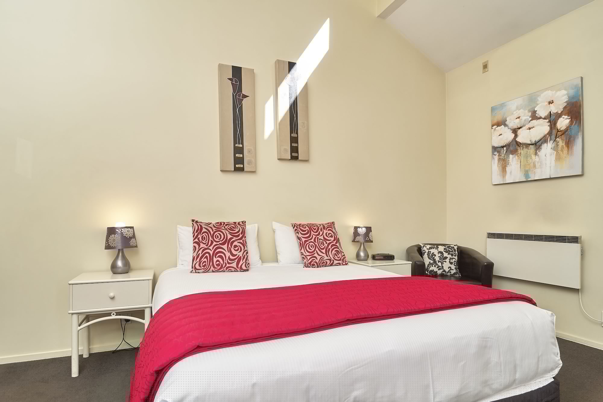 1 BEDROOM, SUITE, KING BED