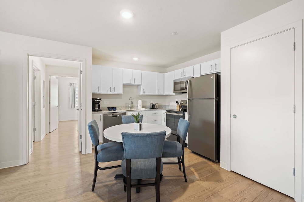 WaterWalk Extended Stay by Wyndham Kansas City - Overland Pk 40/61