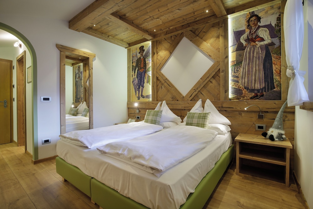 HOTEL AZOLA 16/50