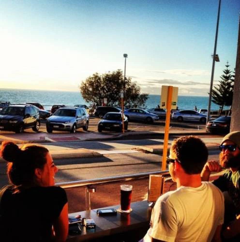 Cottesloe Beach Hotel 30/68