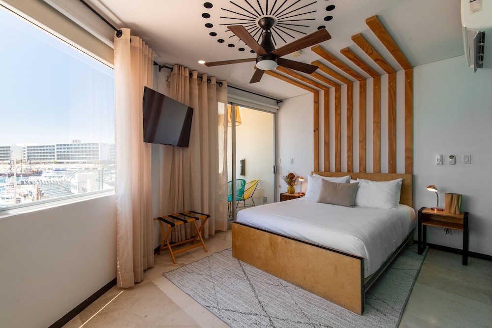 Mayan Monkey Los Cabos 16/50