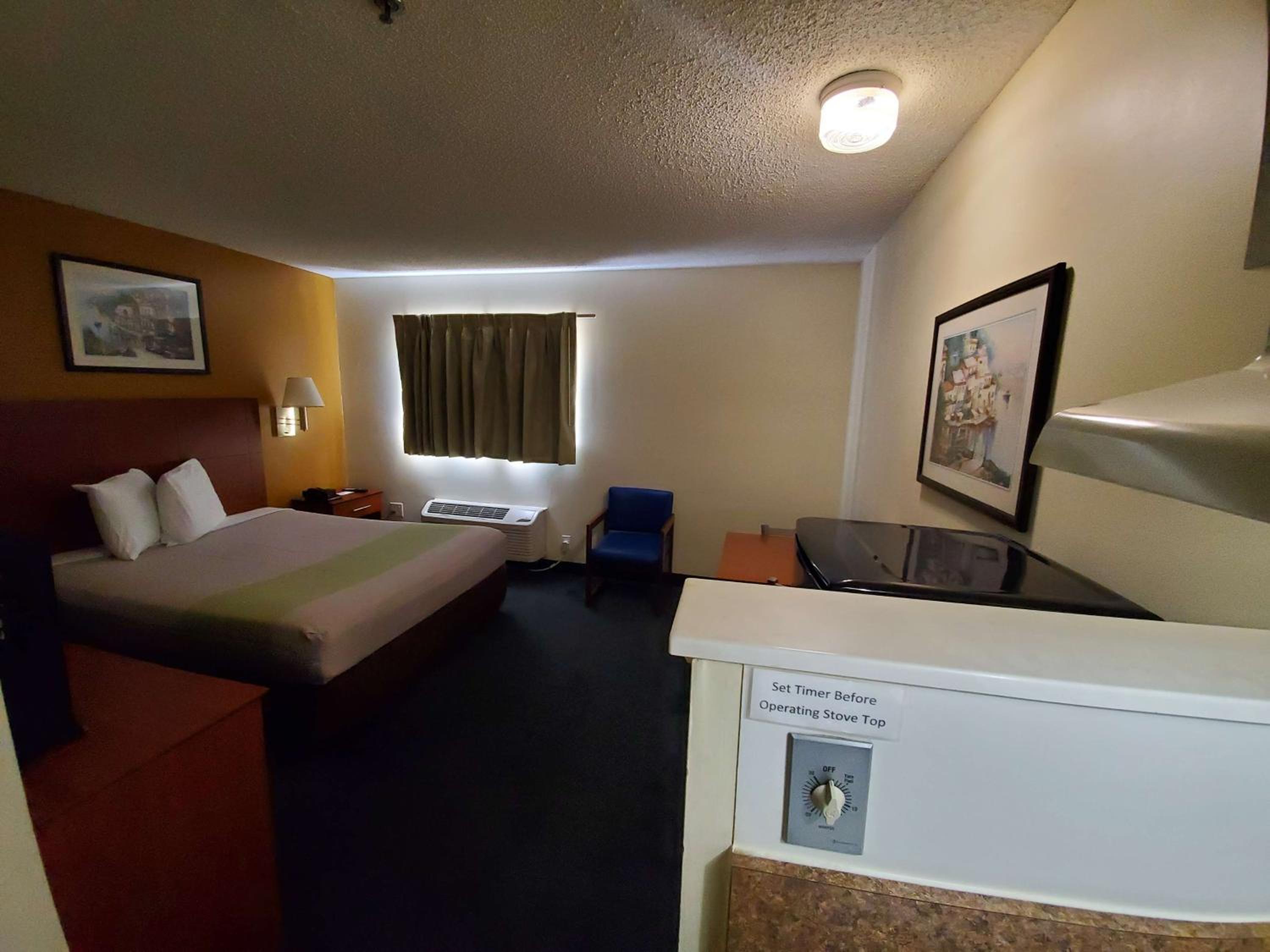 1 QUEEN BED - NON-SMOKING