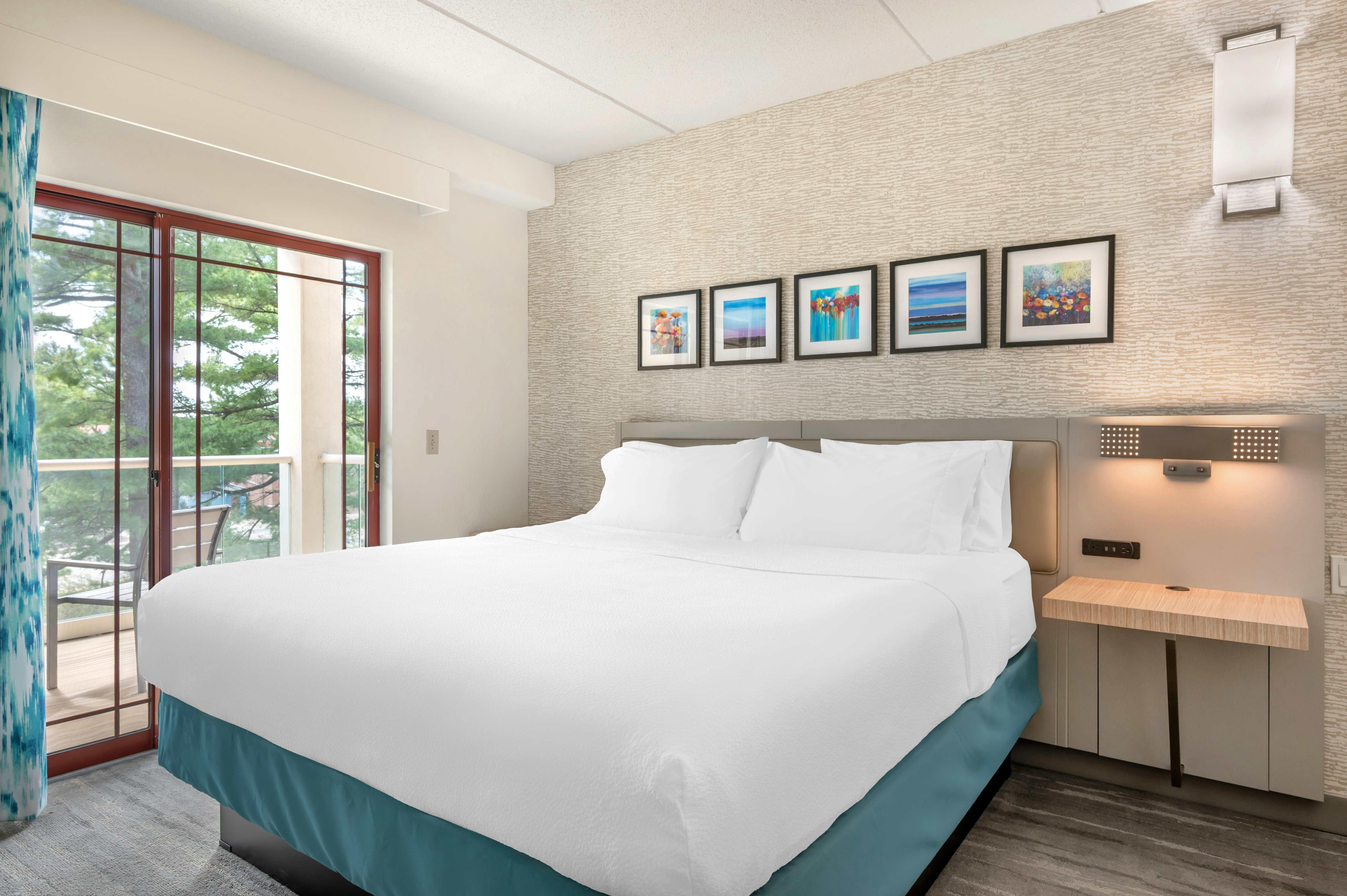 Deluxe, King Bed, Balcony, Accessible