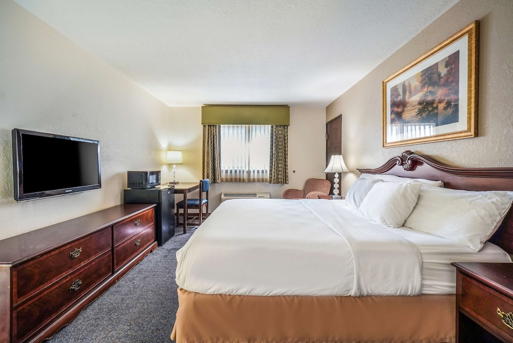 Americas Best Value Inn Marquette 24/46