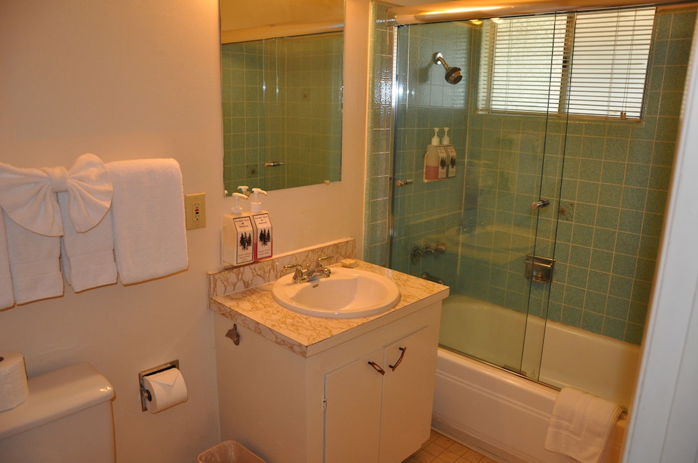 Cedar Inn & Suites 57/64