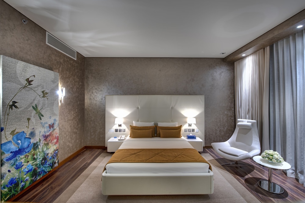 remal hotel al dhannah