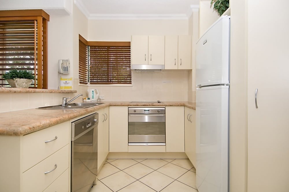 Raffles Mooloolaba 25/70