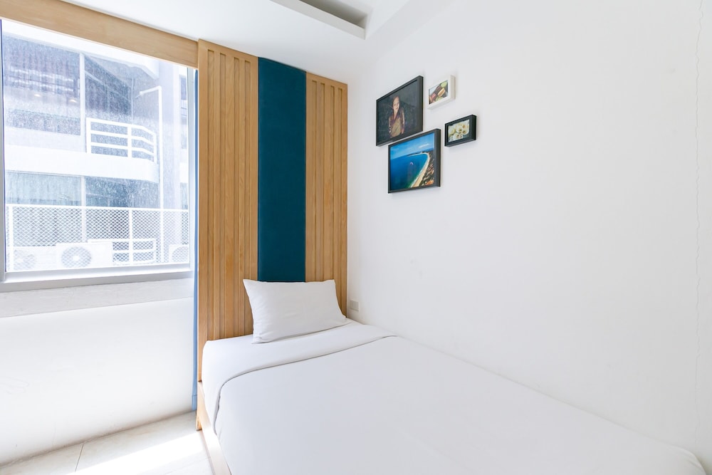 ROOM, TWIN BEDS, SHARED BATHROOM