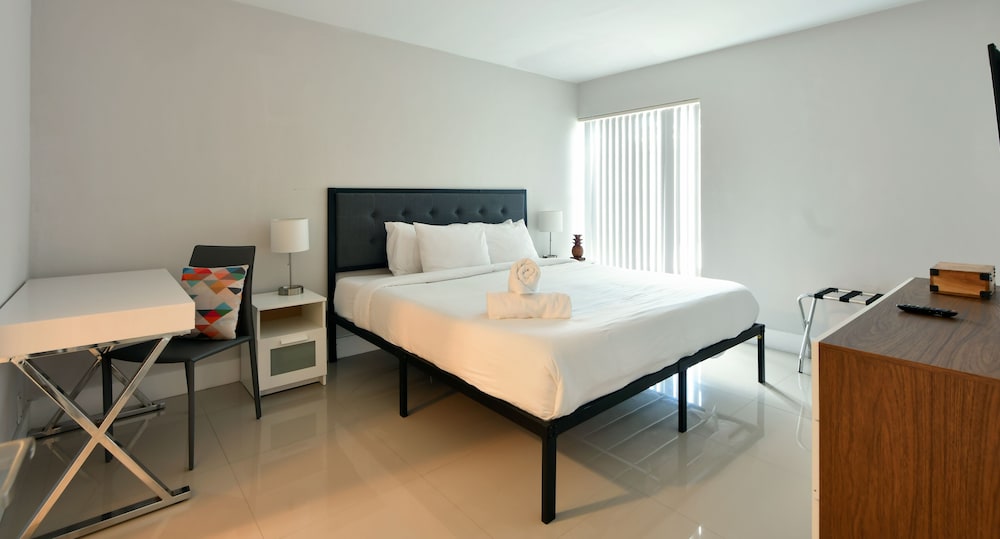 1 BEDROOM, DESIGNER, DELUXE