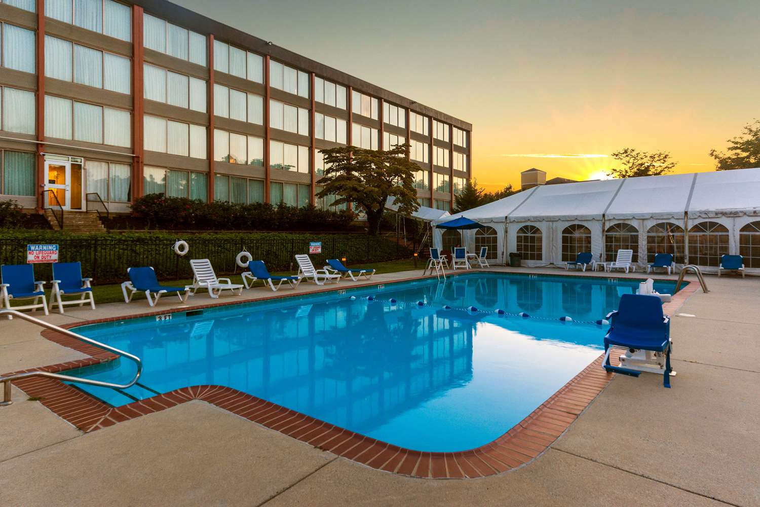 Exton Hotel And Conference Center 38/39