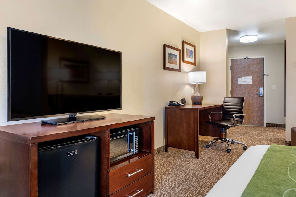 Comfort Suites Fernley 32/34