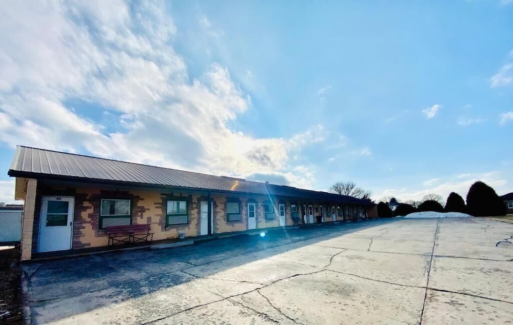 Hotel O Hillcrest Norton KS Hwy 36 34/43