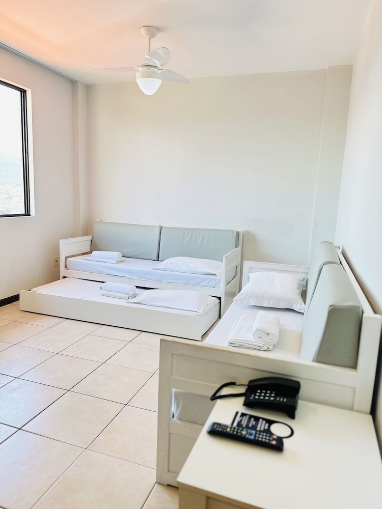 Gaivotas Praia Hotel 12/36