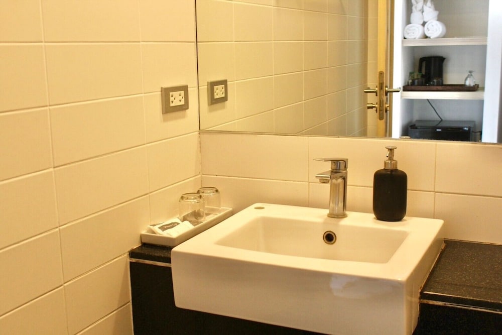 S2 Hotel 66/68