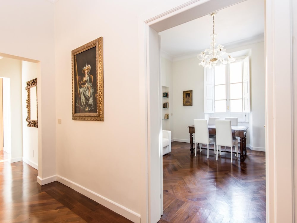 RSH Luxury Vatican Four Bedroom Apartment 24/36