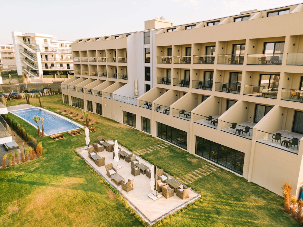 Ramada by Wyndham Cesme 57/67