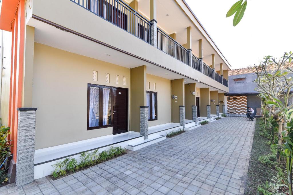 Reddoorz Plus Near Jalan Imam Bonjol Denpasar 25/28