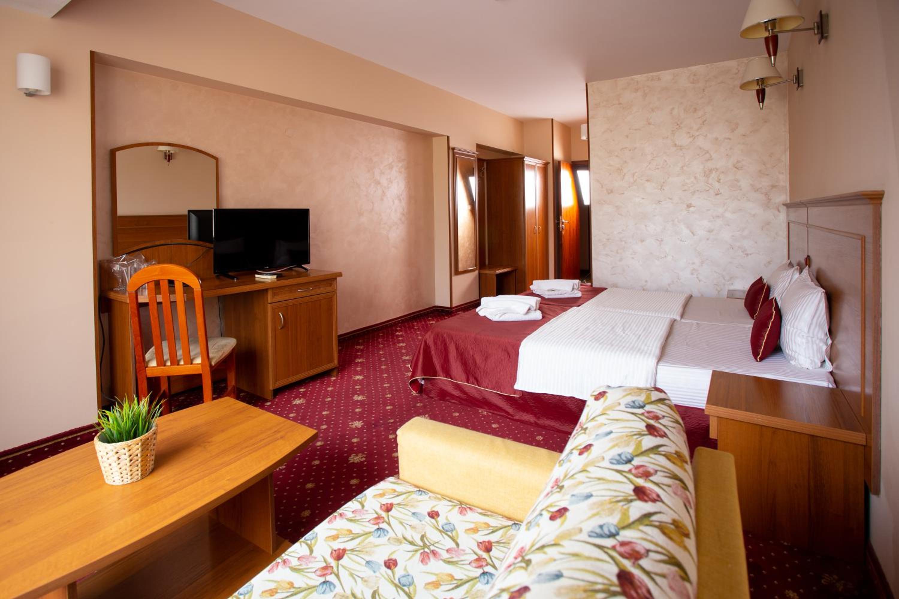 Contessa Hotel 26/45