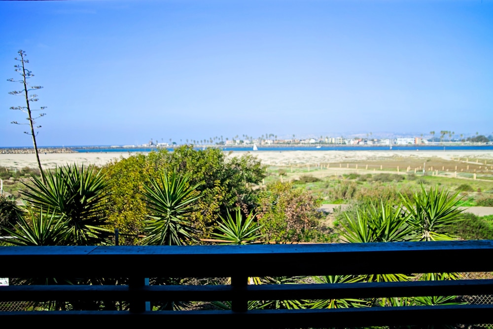 Ocean Villa Inn 54/66