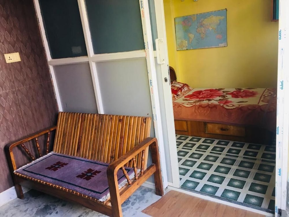 Sara's Backpackers Hotel 31/74