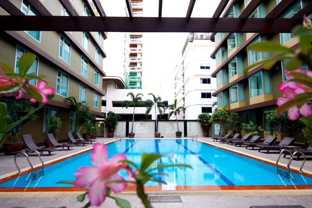 DYNASTY GRANDE HOTEL 41/45