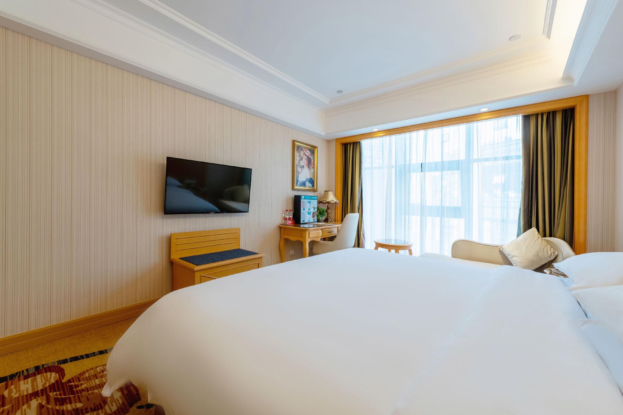 Vienna Hotel (Shenzhen Qinghu Metro Station) 22/54