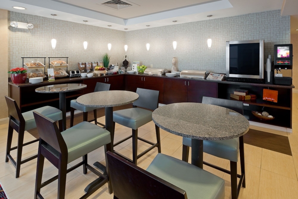 Residence Inn Boston Dedham 23/25