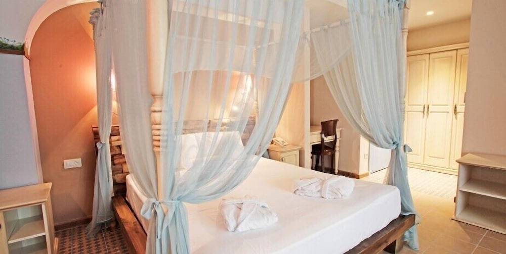 Igdeli Han Suit Otel Alacati 12/50