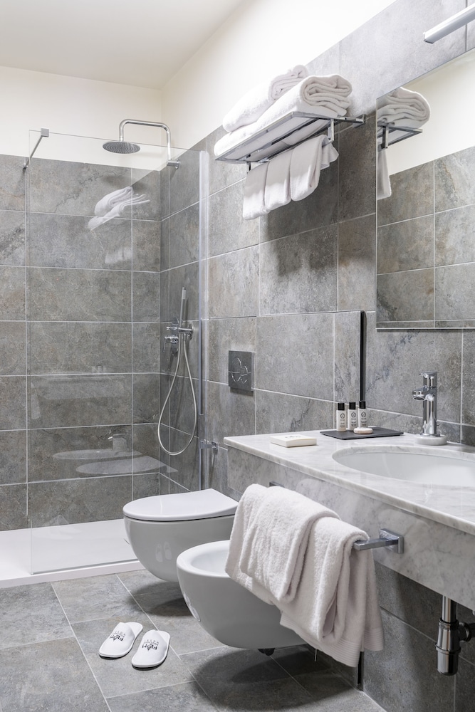 Flom Boutique Hotel 47/50