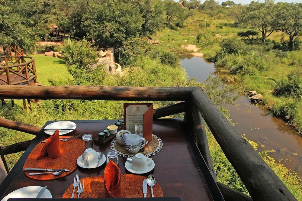 Lukimbi Safari Lodge 34/49