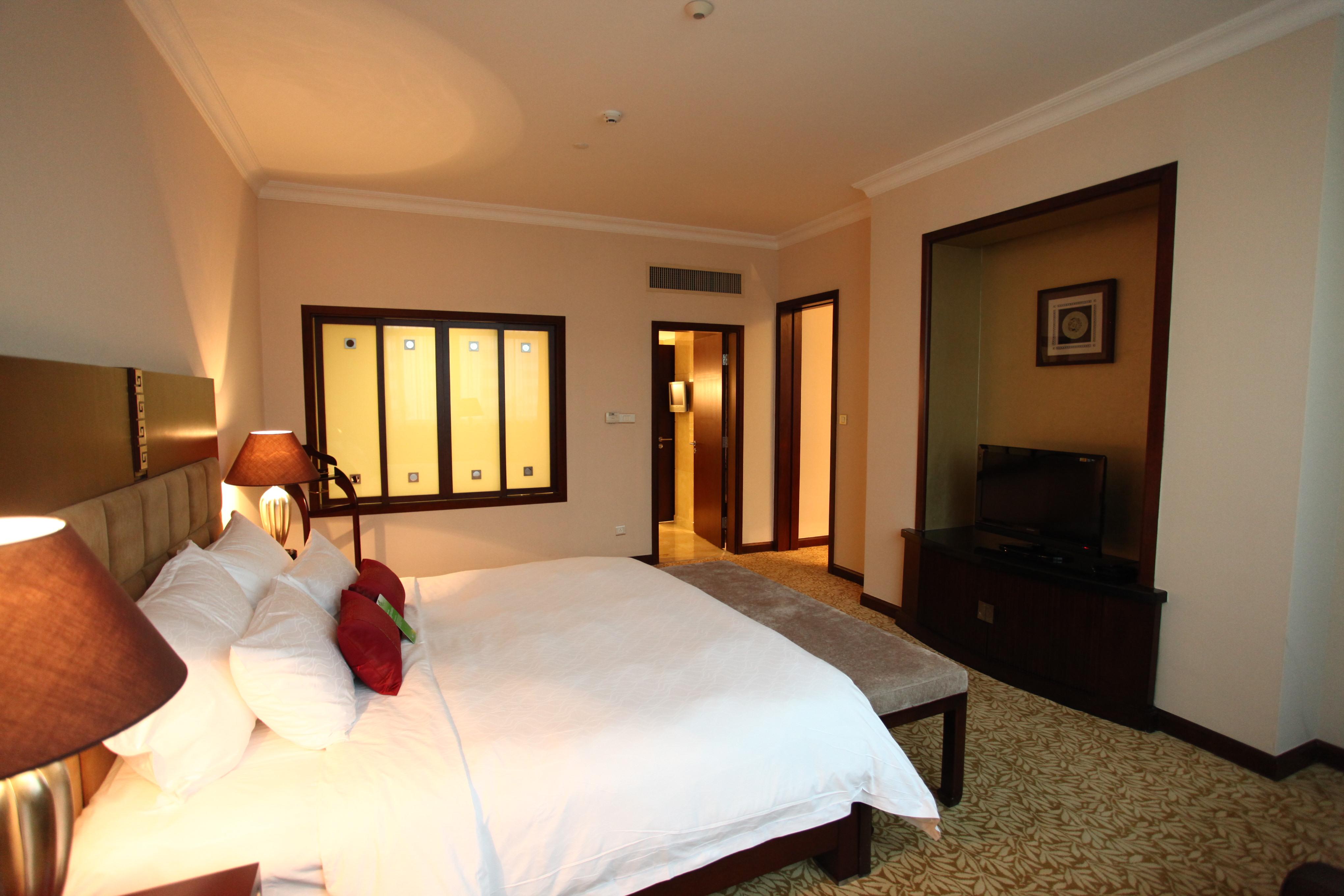 Executive, Suite