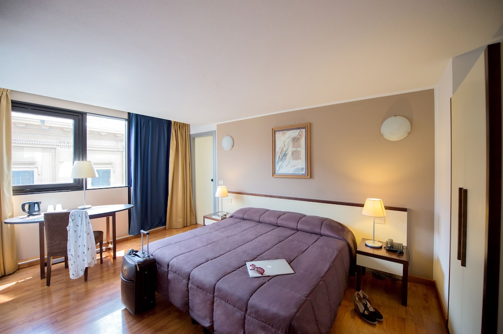 ROOM, SINGLE, DOUBLE BED