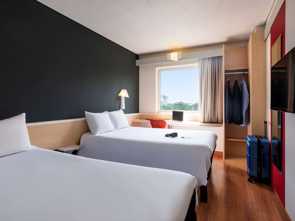 ROOM, 2 DOUBLE BEDS
